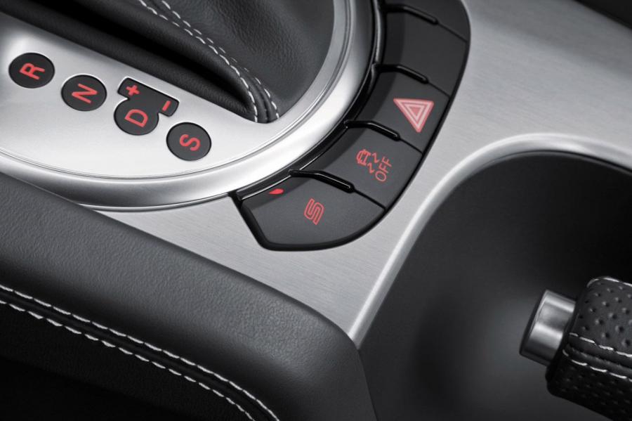 Детали интерьера Audi TT RS Plus (8J) 2012 года  (WW) (фото 7 из 37)